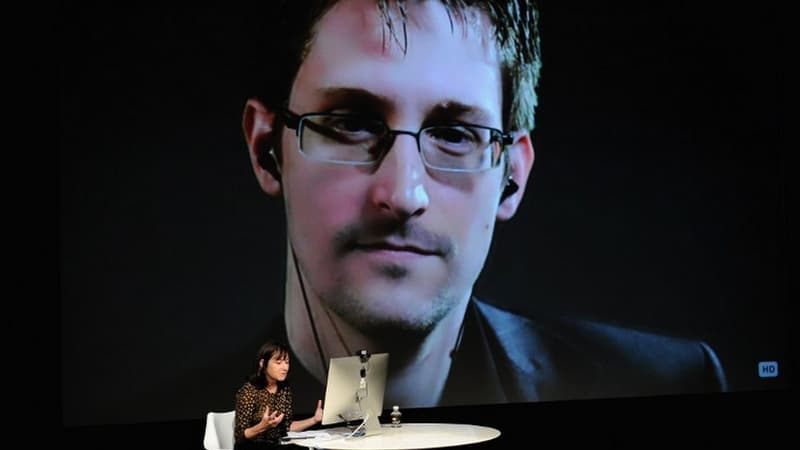 Vladimir Poutine accorde la nationalité russe au lanceur d'alerte Edward Snowden