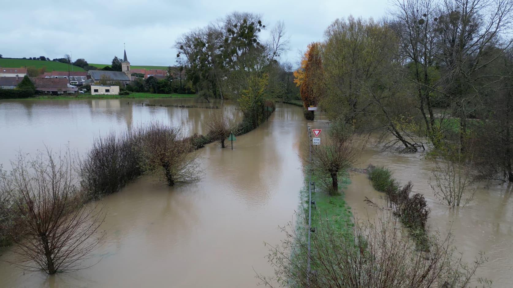 Hesdigneul-lès-Boulogne (Pas-de-Calais) inondé en raison du débordement de la Liane, le 19 novembre 2024.