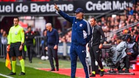 Laurent Blanc sur le banc de l'OL face à Rennes, le 16 octobre 2022.