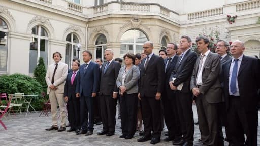Des membres du parti dans la cour du siège, Rue de Solférino, 2011.