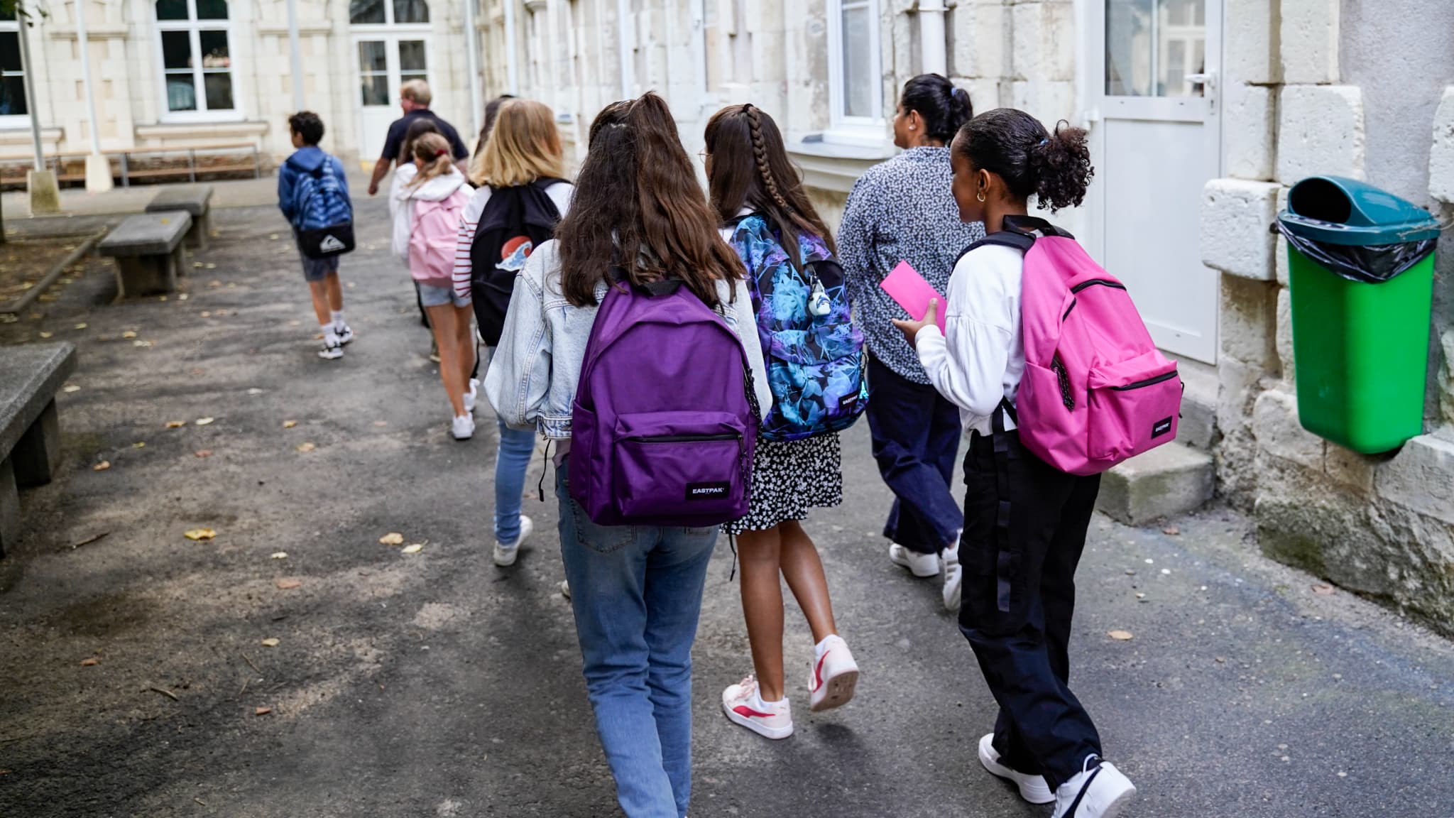 RENTRÉE SCOLAIRE: PRÈS DES TROIS QUARTS DES COLLÈGES ET LYCÉES ONT UNE ÉQUIPE INCOMPLÈTE, SELON LE SNES-FSU