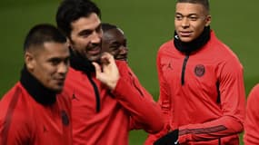 Gianluigi Buffon et Kylian Mbappé sont dans notre onze combiné de MU-PSG.