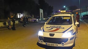 Une voiture de police le 2 avril 2016 à Marseille, sur une scène de crime.
