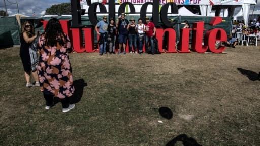 Des visiteurs à la Fête de l'Humanité, à La Courneuve, près de Paris, le 15 septembre 2018 Des visiteurs à la Fête de l'Humanité, à La Courneuve, près de Paris, le 15 septembre 2018