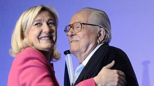 Européennes: Marine Le Pen et Jean-Marie Le Pen lors de la campagne