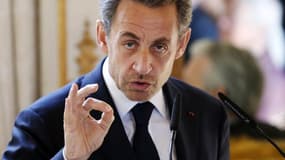Nicolas Sarkozy participe ce lundi à une réunion extraordinaire du bureau politique de l'UMP à Paris mais ses proches démentent tout retour officiel de l'ancien président dans la vie politique française. /Photo prise le 27 mars 2013/REUTERS/François Lenoi
