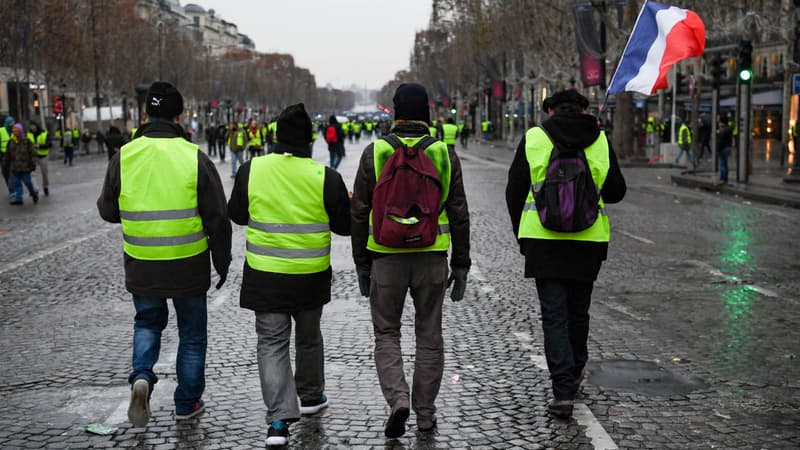 Des gilets jaunes manifestent sur les Champs-Elysées le 15 décembre 2018