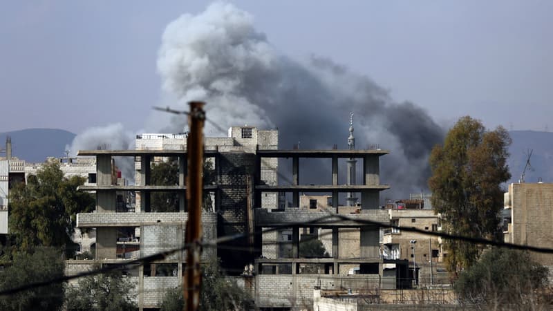 Frappes aériennes menées par le régime syrien sur la ville d'Haza, dans la Ghouta orientale en Syrie, le 23 février 2018