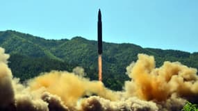Lancement d'un missile balistique intercontinental Hwasong-14 dans un endroit non précisé, en Corée du Nord le 4 juillet 2017