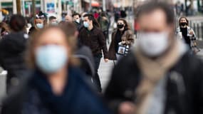Personnes portant des masques dans les rues de Nantes le 20 février 2021