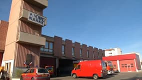 Pour protester contre leurs conditions de travail, ces pompiers de Nîmes mettent en vente leur caserne