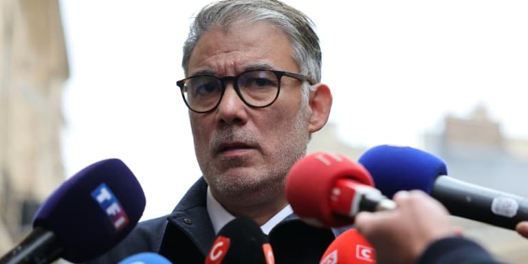 Le patron du PS Olivier Faure devant la presse après son entretien avec le Premier ministre Sébastien Lecornu à Matignon, le 3 octobre 2025 
