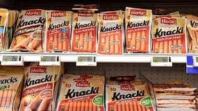 Lilian, 2 ans, est mort étouffé par un bout de saucisse: début du procès pour "homicide involontaire" d'Herta