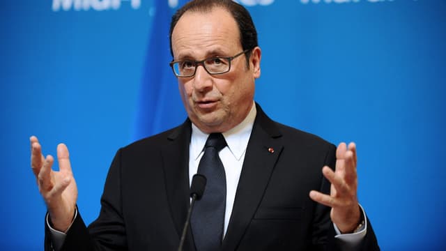 François Hollande veut que l'emploi en France soit garanti après le rachat d'Alcatel par Nokia.