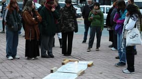 Rassemblement à Calais ce samedi 6 octobre en hommage aux quatre migrants morts la veille en tentant de traverser la Manche