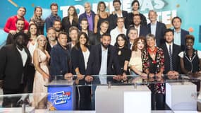 Cyril Hanouna et ses chroniqueurs sur le plateau de "Touche pas à mon poste!"