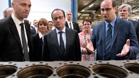 François Hollande en visite dans une PME de Sablé sur Sarthe le 4 mai.