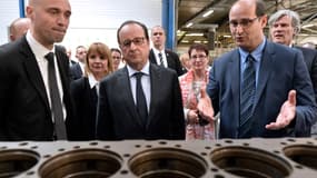 François Hollande en visite dans une PME de Sablé sur Sarthe le 4 mai.