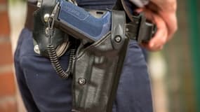 Un expert judiciaire a été interpellé par la police après la découverte d'un important arsenal d'armes dans un local lui appartenant