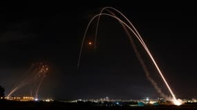 Le système Iron Dome lancé pour intercepter une roquette lancée depuis la bande de Gaza, au-dessus de la ville d'Ashdod, dans le sud d'Israël, le 11 mai 2021.