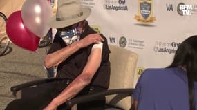 À Los Angeles, trois vétérans de la Seconde guerre mondiale se font vacciner contre le Covid-19
