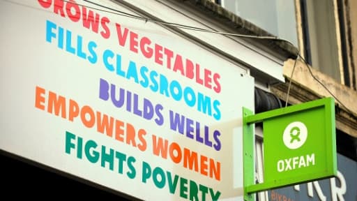 Plusieurs employés de l'ONG Oxfam sont également accusés de viols au cours de missions humanitaires au Soudan du Sud et d'abus sexuels au Liberia. Plusieurs employés de l'ONG Oxfam sont également accusés de viols au cours de missions humanitaires au Soudan du Sud et d'abus sexuels au Liberia.