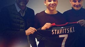 Timo Stavitski (au centre), première recrue de Caen.