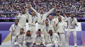L'équipe de France de rugby à 7 championne olympique, le 27 juillet 2024.