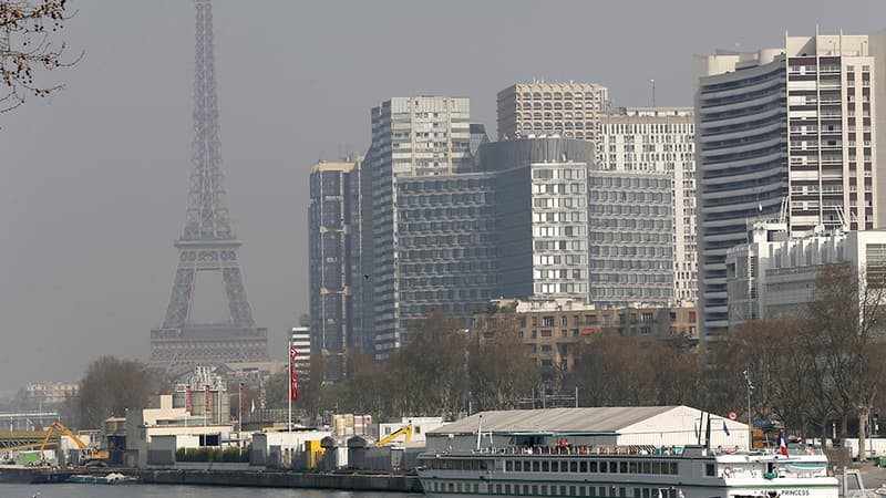 La capitale nimbée d'un voile de pollution lors d'un pic enregistré le 14 mars 2014.