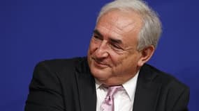 Dominique Strauss-Kahn observe "avec plaisir" sa cote de popularité présidentielle grimper en France mais assure une fois de plus être concentré sur son mandat de directeur général du FMI. "J'ai trop d'expérience pour ne pas regarder ces sondages avec pru