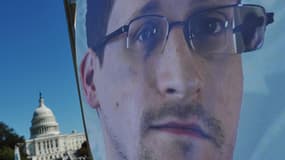 Affiche d'Edward Snowden devant le Capitol à Washington le 26 octobre 2013.