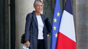 La ministre du Travail Elisabeth Borne quitte le palais de l'Elysée après le conseil des ministres, le 9 février 2022 à Paris