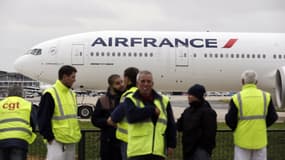 Les salariés de KLM en ont marre des grèves d'Air France.