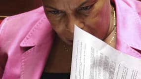 La ministre de la Justice Christiane Taubira estime que François Hollande était tout à fait fondé en tant que personne privée à produire une lettre pour appuyer les poursuites en diffamation engagées par sa compagne contre un livre de deux journalistes. /