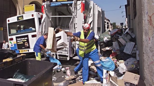 Avec la géolocalisation embarquée dans les bennes, on sait en temps réel où se trouvent les camions et à quelle vitesse ils circulent. Un dispositif de "surveillance" dont les éboueurs grévistes à Marseille, réclament l'encadrement.