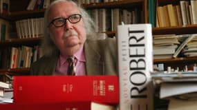 Alain Rey, rédacteur en chef des publications des éditions Le Robert, le 18 février 2002 à Paris. 