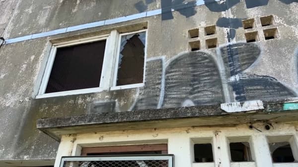 Fenêtres dégradées, murs taggués... le camus d'Annay-sous-Lens est laissé à l'abandon depuis une dizaine d'années