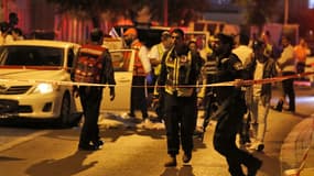 La police israélienne et des médecins près du lieu de l'attaque à Elad ce jeudi en Israel.