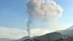 Le volcan Cumbre Vieja, à La Palma, sur l'archipel espagnol des Canaries, le 27 septembre 2021