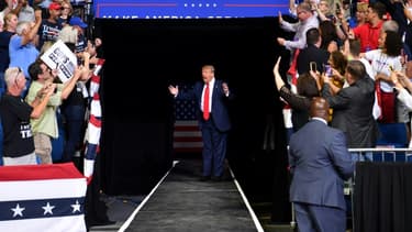 Le président américain Donald Trump fait son entrée à son premier meeting post-confinement à Tulsa, en Oklahoma, le 20 juin 2020