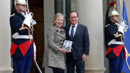 Hillary Clinton, ses mémoires et François Hollande sur le perron de l'Elysée mardi