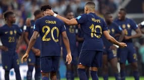 Kylian Mbappé et Kingsley Coman lors de la séance des tirs au but de France-Argentine, finale de la Coupe du monde 2022.
