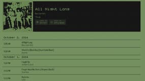 Les chansons entendues par le micro sont téléchargées sur un site web.