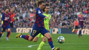 Marc Cucurella au duel avec Antoine Griezmann