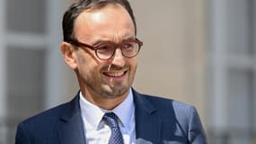 Le ministre des Comptes publics Thomas Cazenave à la sortie de l'Elysée après le Conseil des ministres le 21 juillet 2023.