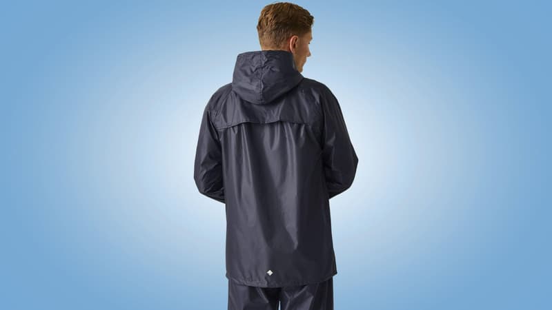 À moins de 20 euros cette veste imperméable est un indispensable cette saison