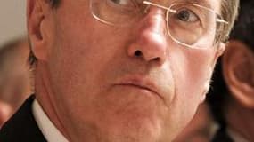 Claude Guéant a souhaité dimanche que le Parti socialiste lui donne des garanties sur la destruction "rapide" des listes des participants à sa future primaire d'investiture présidentielle en soulignant les risques d'une infraction à la loi. /Photo prise l