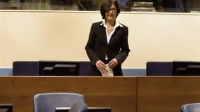 La France a annoncé lundi avoir refusé d'arrêter l'ancienne porte-parole du procureur du Tribunal pénal pour l'ex-Yougoslavie (TPIY), Florence Hartmann, pour qu'elle purge une peine de sept jours de prison prononcée pour outrage à cette cour. Le TPIY avai
