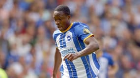 Le milieu de terrain de Brighton Enock Mwepu 
