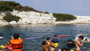 Des réfugiés et migrants le 10 août 2016 sur l'île de Lesbos
